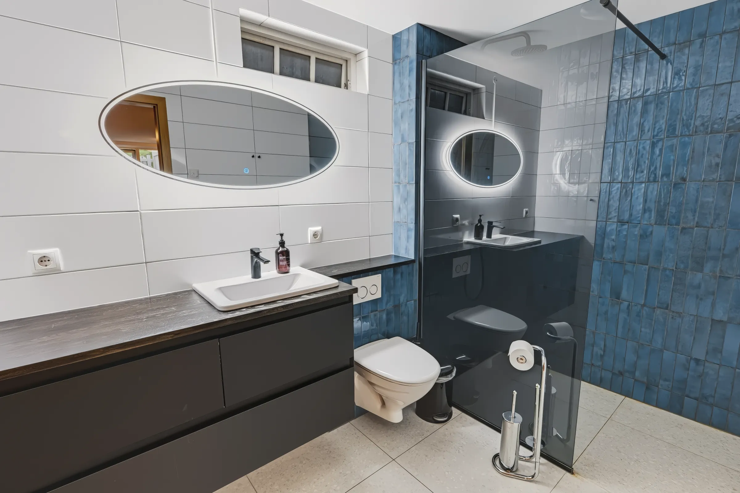 Bathroom, The Classic Apartment